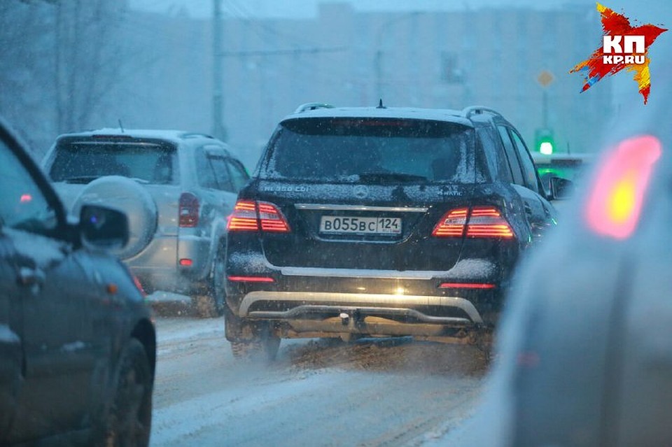 Тем временем дорожные полицейские, синоптики и спасатели вновь предупреждают красноярцев: сегодня в городе и Центральных районах края ожидается сильный снегопад и метель.