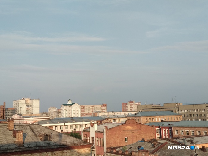 Режим НМУ в Красноярске не объявляли, однако красноярцы заметили плотную дымку над городом